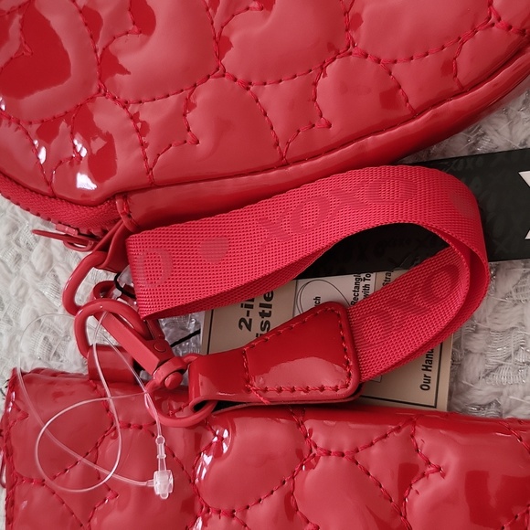 XOXO Womans Red 2 In 1 Rectangle And Heart Puffer Wristlet Set - Picture 9 of 12